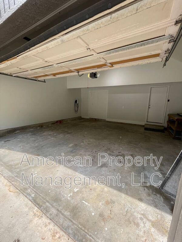 Building Photo - 3705 E 108th St
