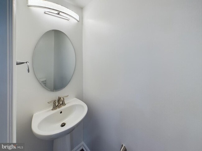 Building Photo - 6479 Jack Linton Dr S