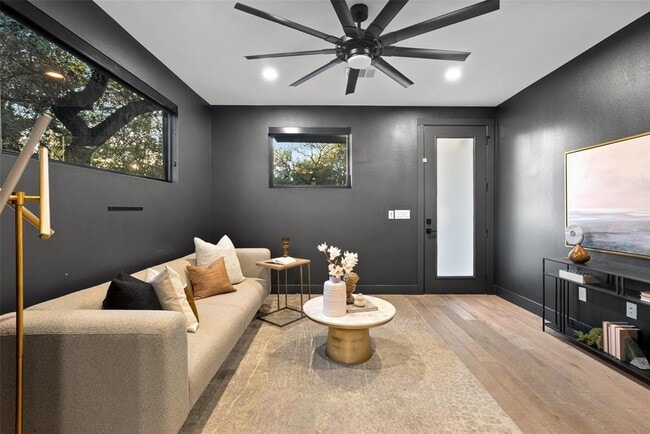 Building Photo - 2209 Rae Dell Ave