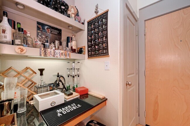 Building Photo - 1901 Post Oak Blvd