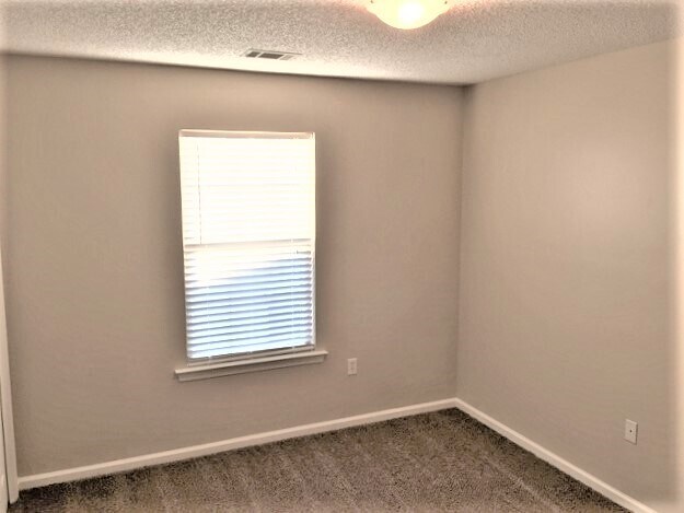 Building Photo - 8 Sandy Pond Ct