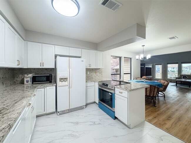 Building Photo - 112 Cove Point