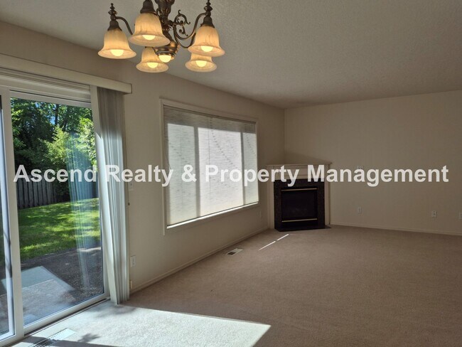 Building Photo - Available NOW! 1 Small Pet OK, Great Bethany Neighborhood, Fenced Yard, New Interior Paint/Dishwa...