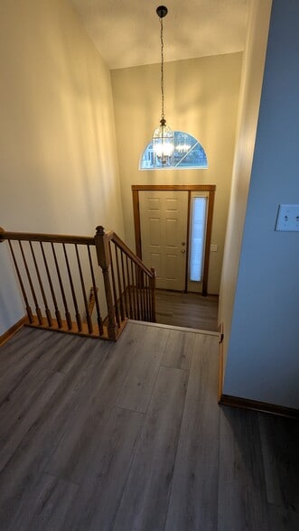 Entry - 245 SW Chartwell Pl