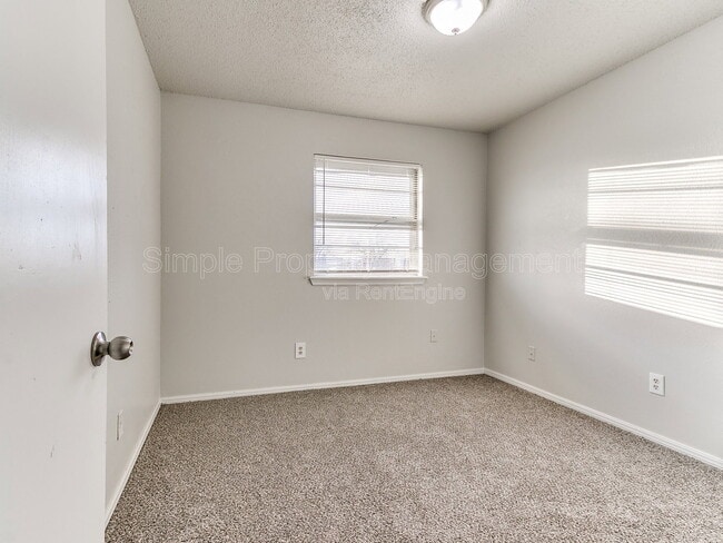 Building Photo - 8510 Candlewood Dr