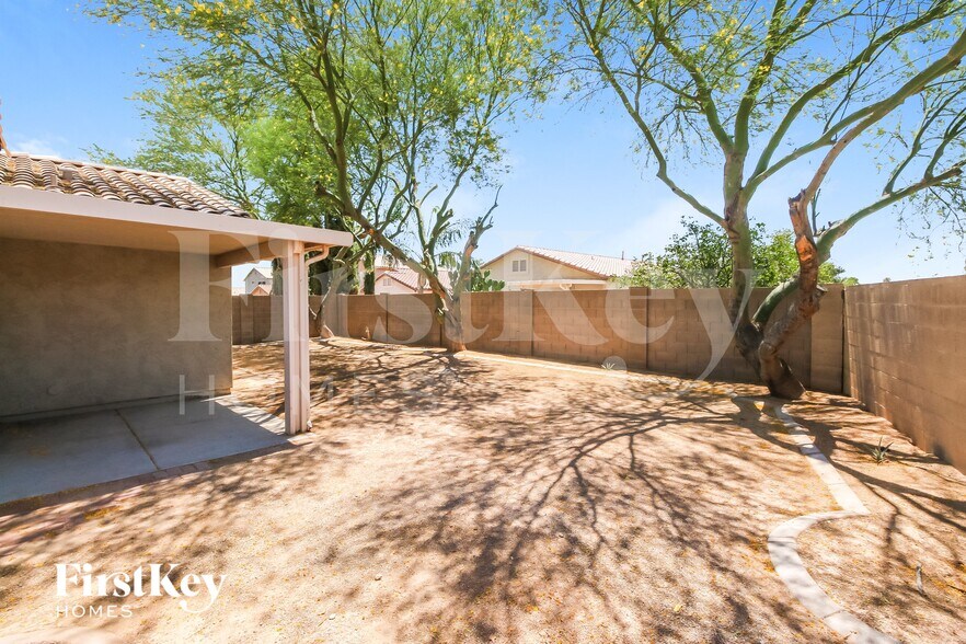 Building Photo - 521 E Red Rock Trail