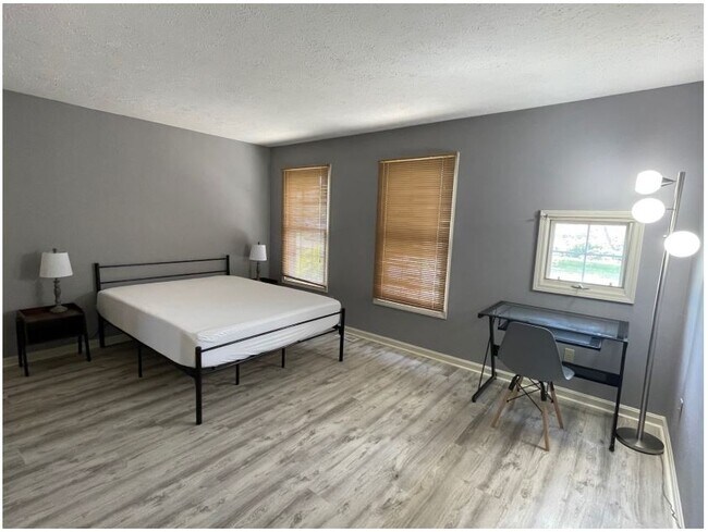 Building Photo - 8328 Chester Pkwy