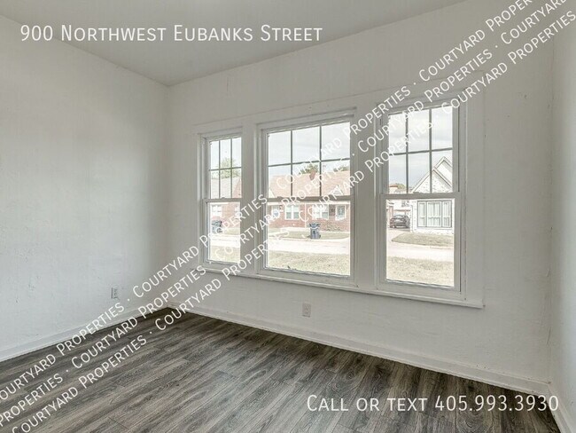 Building Photo - 900 NW Eubanks St