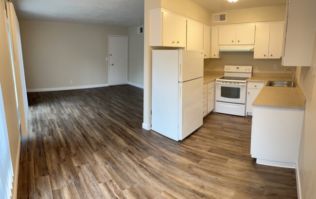 Building Photo - 4875 Manzanita Ave