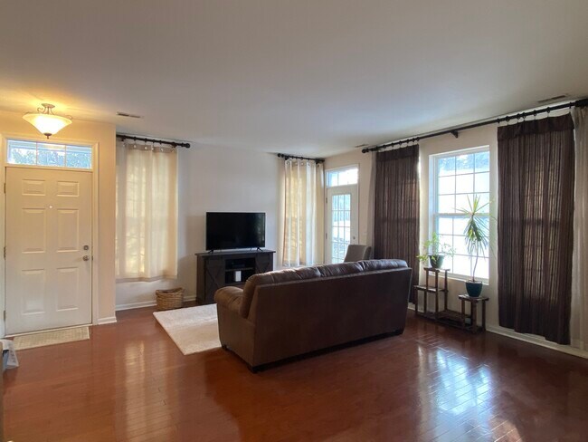 Building Photo - 1587 Millbrook Dr