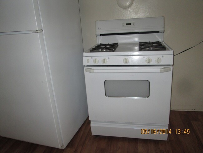 Building Photo - Escalon cute 2 bedroom duplex w/garage