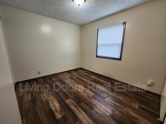 Building Photo - 1520 David Dr