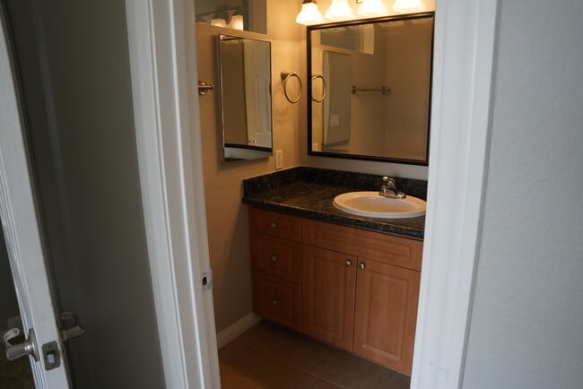Building Photo - 2090 Highpointe Dr