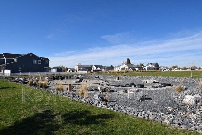 Building Photo - 2964 S 2500 W St