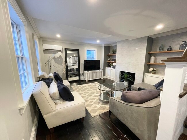 Primary Photo - 36 Joy St