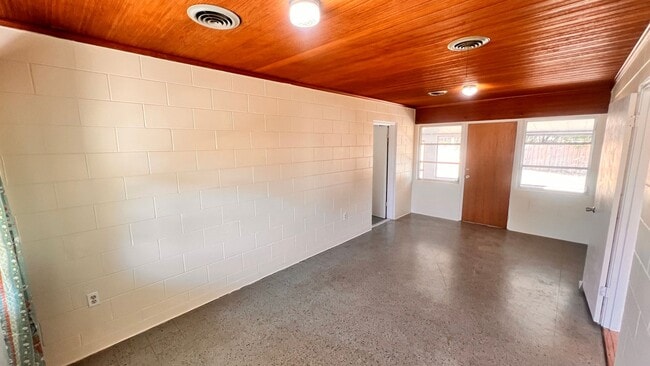 Building Photo - Charming 2-Bed Retreat in the Heart of Mount Dora! PRIME LOCATION! DONT MISS OUT!