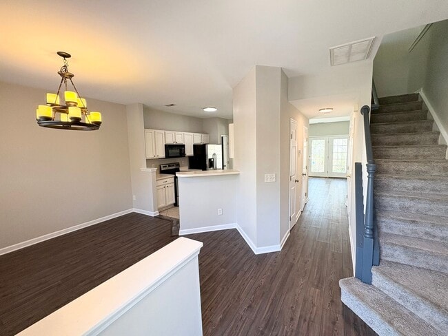 Building Photo - TOWNHOME IN SOUTHWEST MECKLENBURG/2 BR 2.5 BATH