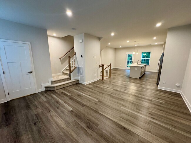 Building Photo - Modern Townhome in Stone Creek Townhomes