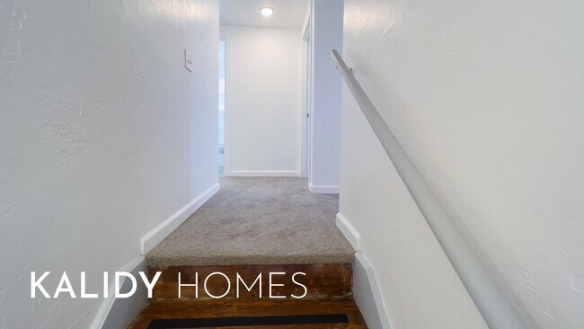 Building Photo - 4605 Sunset Terrace