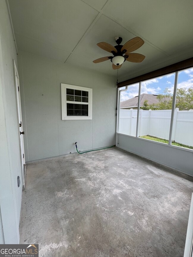 Building Photo - 227 Royal Palms Ave