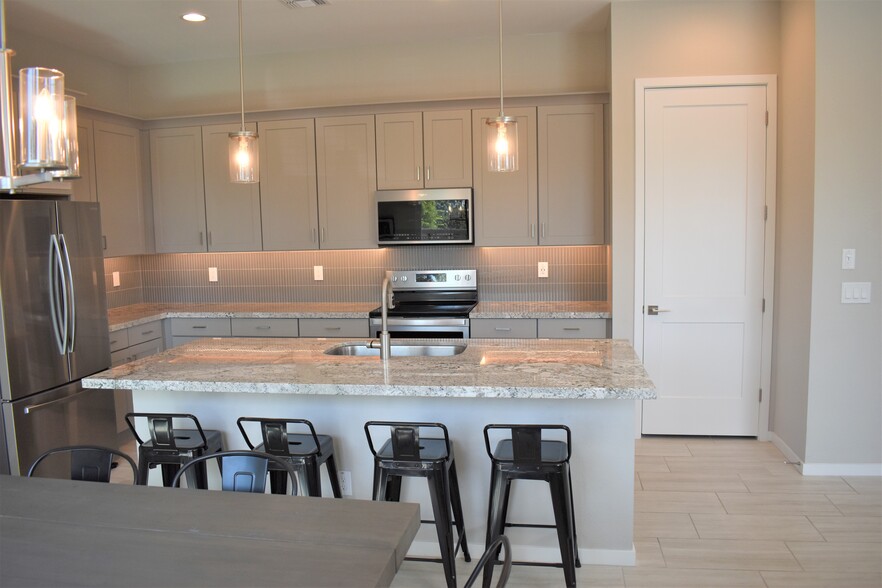Kitchen - 901 S Smith Rd