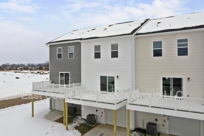 Building Photo - 413 Eclipse St