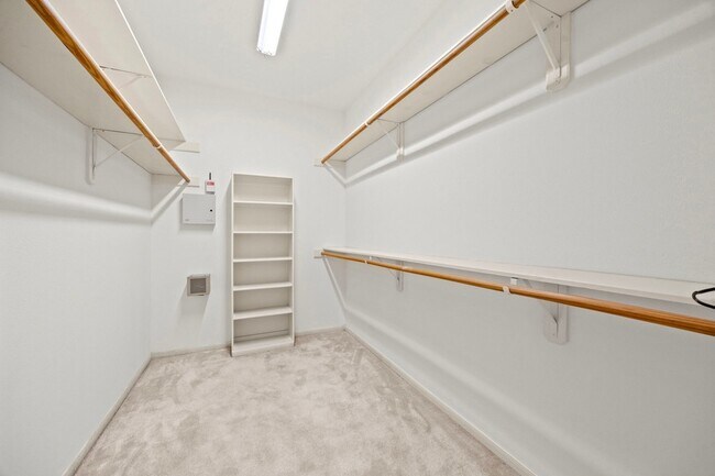 Building Photo - 4215 Valley Glade Dr