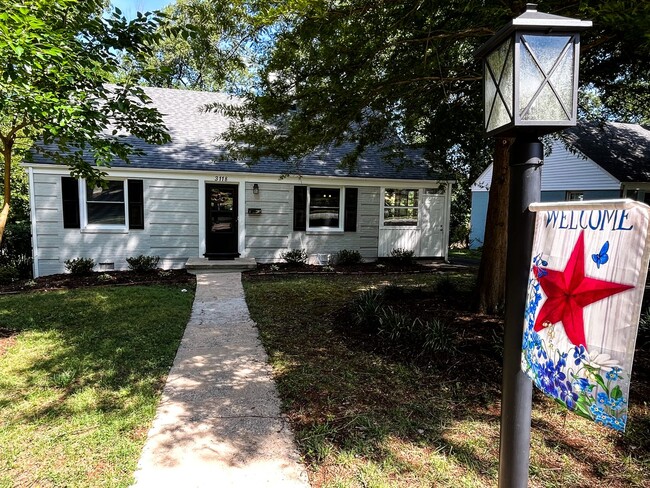 Primary Photo - Gorgeous Greensboro 3 Bedroom 2 Bathroom H...