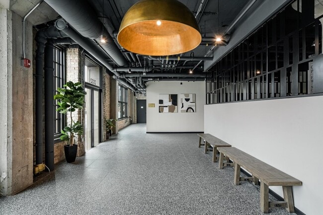 Building Photo - 2032 N Clybourn Ave