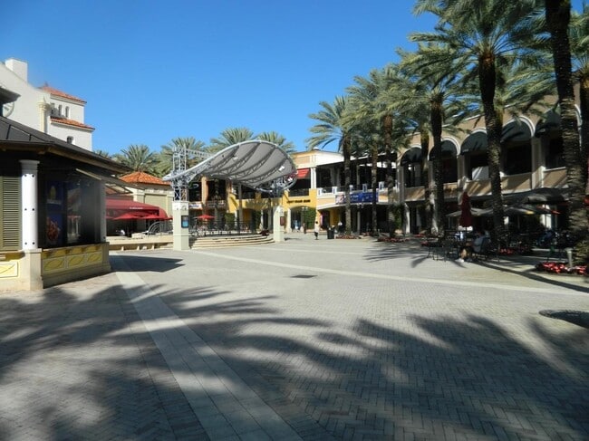 Building Photo - 460 S Rosemary Ave