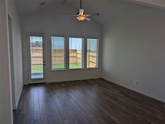 Building Photo - 7323 Blue Gentiana Ln