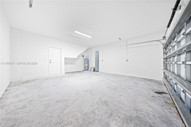 Building Photo - 2442 SE 30th St