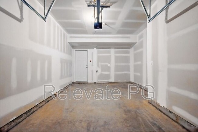 Building Photo - 636 Brookwood Glen Terrace