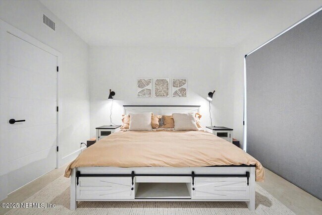 Building Photo - 739 Spinnakers Reach Dr