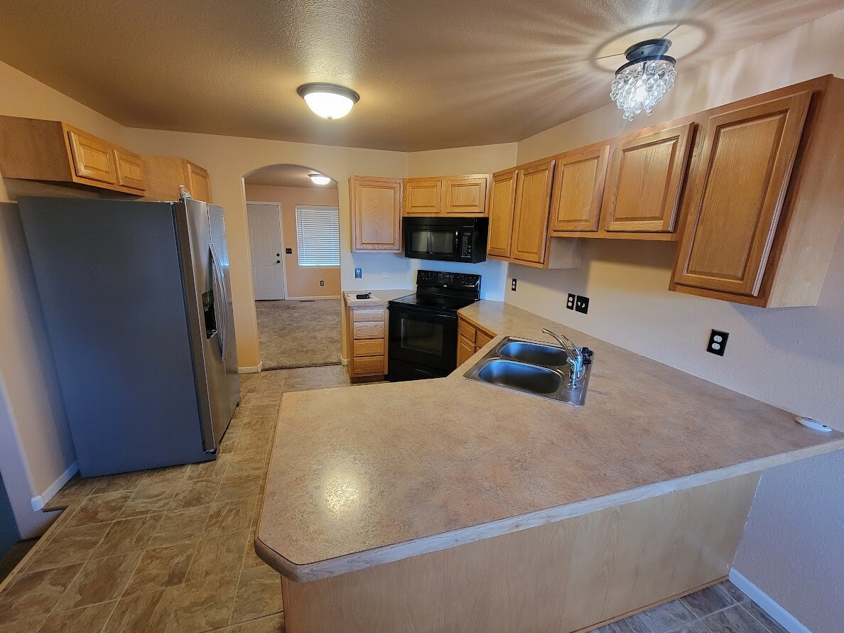 Building Photo - 714 Joy Ave