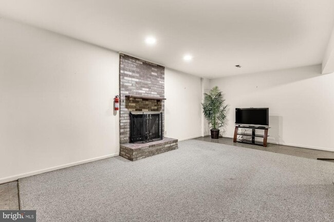 Building Photo - 10855 Lockwood Dr