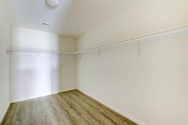 Building Photo - 16003 Peach Bluff Ln