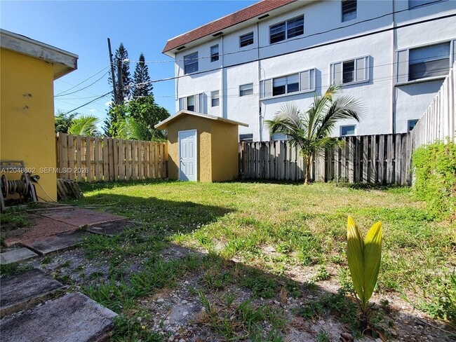 Building Photo - 808 N 24th Ave