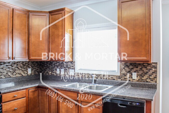 Building Photo - 5722 Rhyne Cove Ln