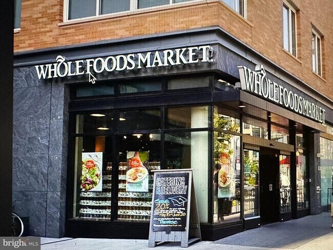 Building Photo - 522 21st St NW