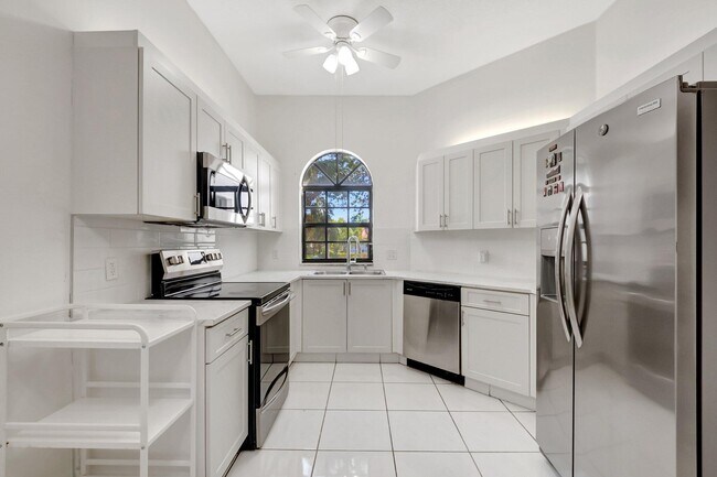Building Photo - 5403 Verona Dr