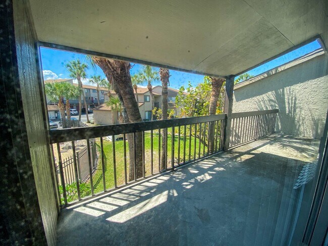 Building Photo - 2 Bedroom, 2 bathroom condo For Rent in To...