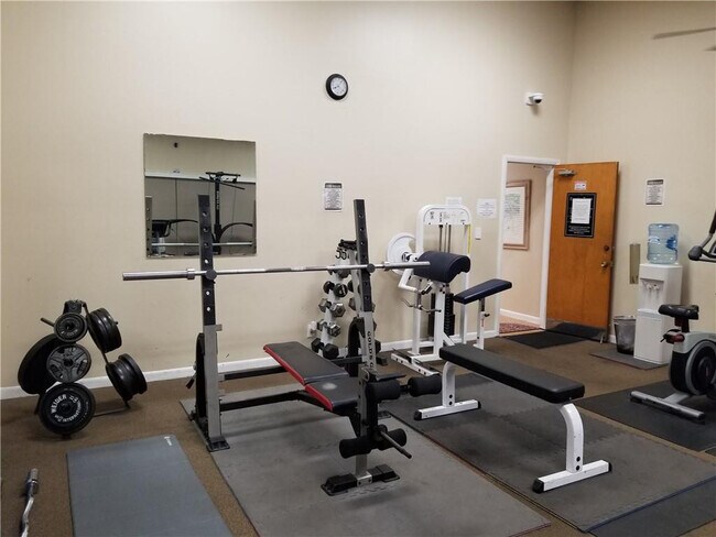 Building Photo - 430 Commodore Dr