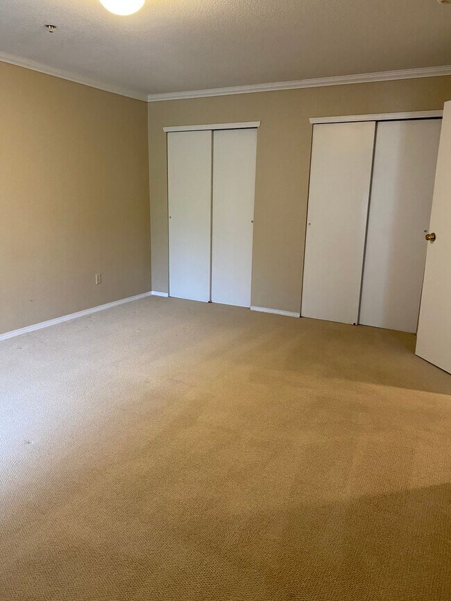 Building Photo - $1700/Mos 1 Bed 1 Bath Lower Level Condo i...