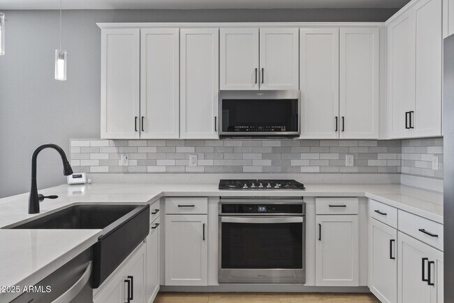 Building Photo - 17350 W Alexandria Way