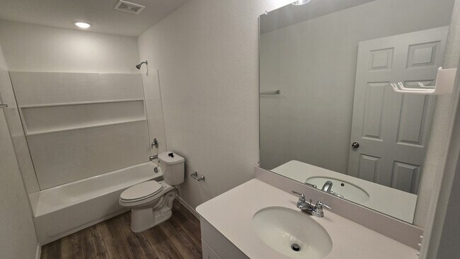 Building Photo - Move-In Special: $500 Off on 2nd Month’s R...