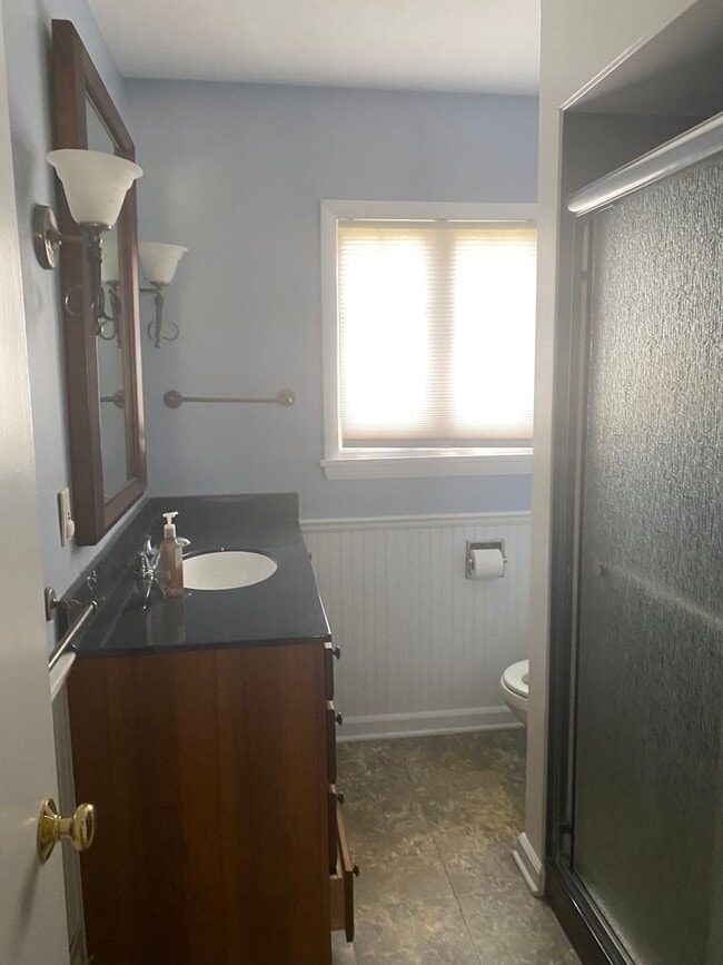 Building Photo - 3 Bedroom 1.5 Bathroom Single Family Home ...