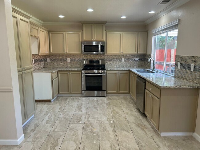 Building Photo - Nice home in Turlock