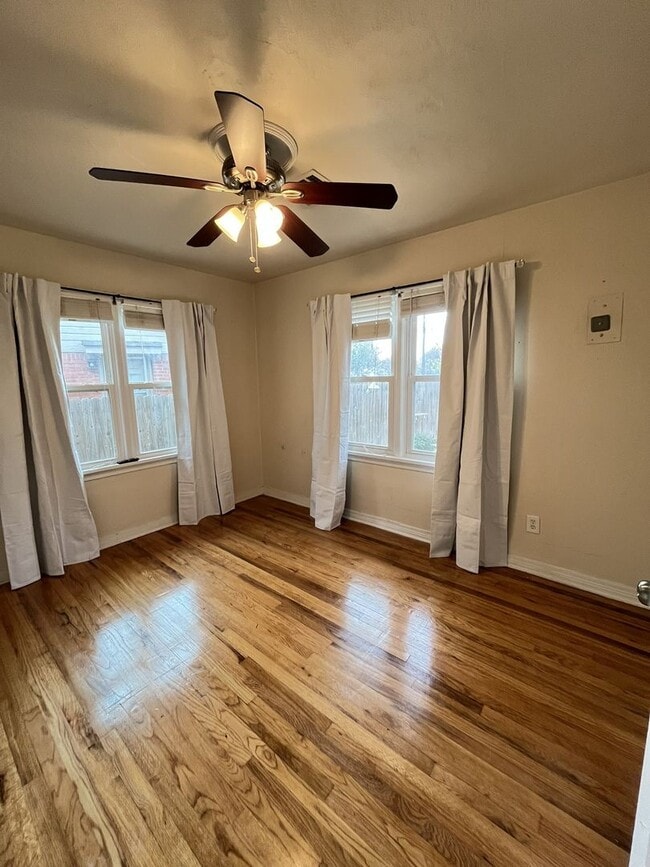 Building Photo - Cute 2 Bed 1 Bath in the Steve Pennington Addn