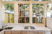 Building Photo - 564 Lombard St